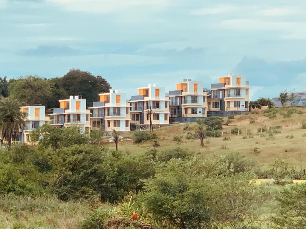 Royal Meadows Igatpuri 2Bhk Poolside Villa Esterno foto